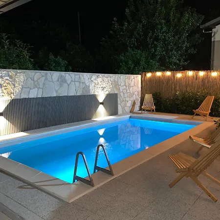 Mo House