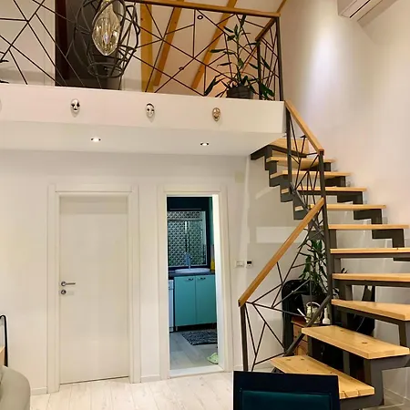 Mo House