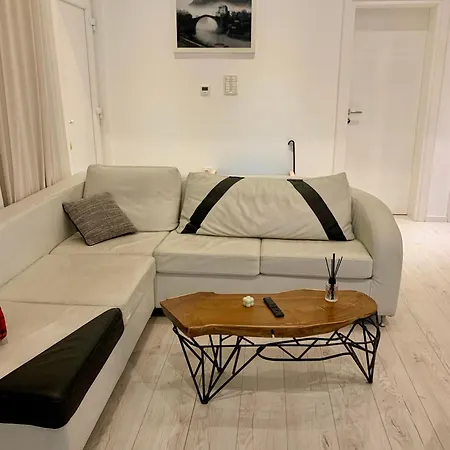 Mo House *